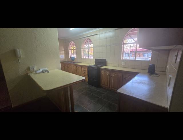 4 BEDROOM FREESTANDING FOR SALE IN FAUNA PARK